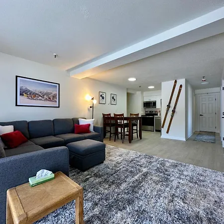 Mountain Green Resort - 2Br, 2Ba Renovated Condo, Pool, Hot Tub, Shuttle, Gym, Restaurant